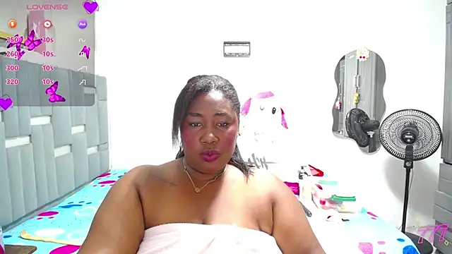 Snapshot of thickebonymilfF chatting on 06/13/26, 03:59 thickebonymilfF online show from 06/13/26, 03:59
