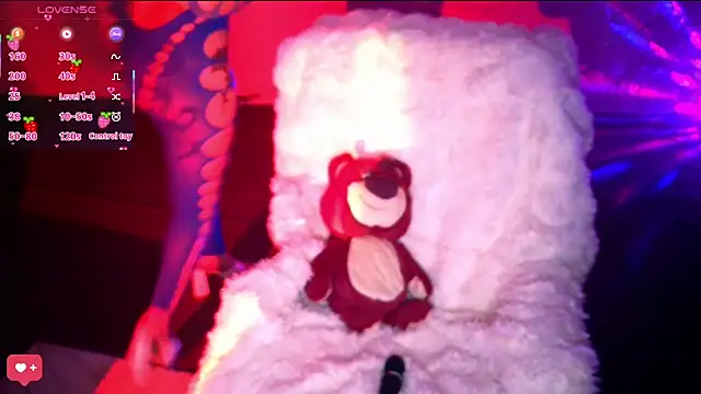 Snapshot of PetiteAngel666 chatting on 11/27/25, 08:44 PetiteAngel666 online show from 11/27/25, 08:44