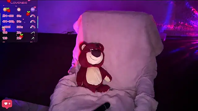 Snapshot of PetiteAngel666 chatting on 12/02/25, 08:37 PetiteAngel666 online show from 12/02/25, 08:37