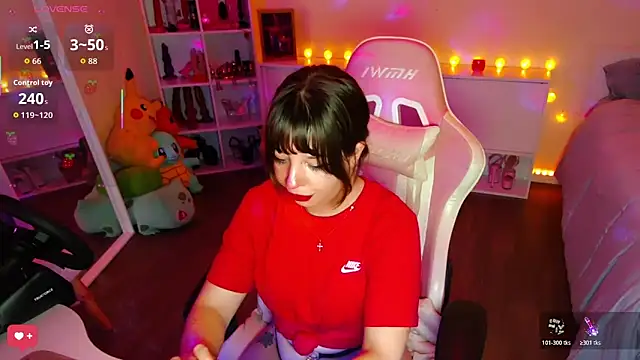 Snapshot of PetiteAngel666 chatting on 02/18/26, 08:38 PetiteAngel666 online show from 02/18/26, 08:38