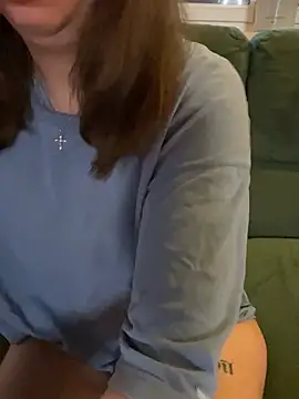 Snapshot of PetiteAngel666 chatting on 04/07/26, 04:51 PetiteAngel666 online show from 04/07/26, 04:51