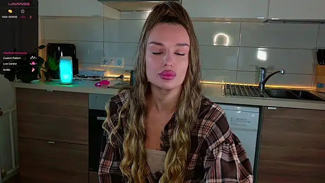 Snapshot of MissLovex chatting on 03/18/26, 05:32 MissLovex online show from 03/18/26, 05:32