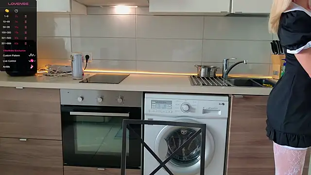 Snapshot of MissLovex chatting on 04/14/26, 10:32 MissLovex online show from 04/14/26, 10:32