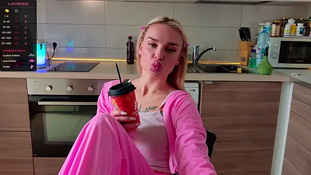 Snapshot of MissLovex chatting on 04/15/26, 06:20 MissLovex online show from 04/15/26, 06:20