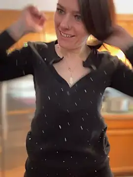 LadyLena1 online show from 02/13/25, 06:48