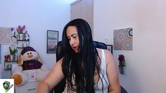 Snapshot of amalia_brunette chatting on 12/06/24, 11:03 amalia brunette online show from 12/06/24, 11:03