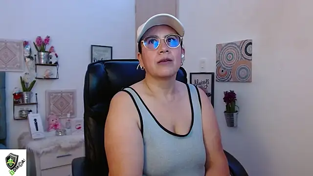 Snapshot of amalia_brunette chatting on 01/13/25, 10:56 amalia brunette online show from 01/13/25, 10:56