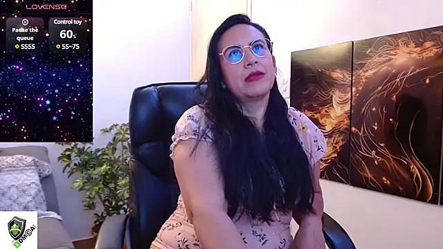 Snapshot of amalia_brunette chatting on 03/06/25, 10:47 amalia brunette online show from 03/06/25, 10:47