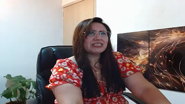 Snapshot of amalia_brunette chatting on 09/18/25, 10:45 amalia brunette online show from 09/18/25, 10:45