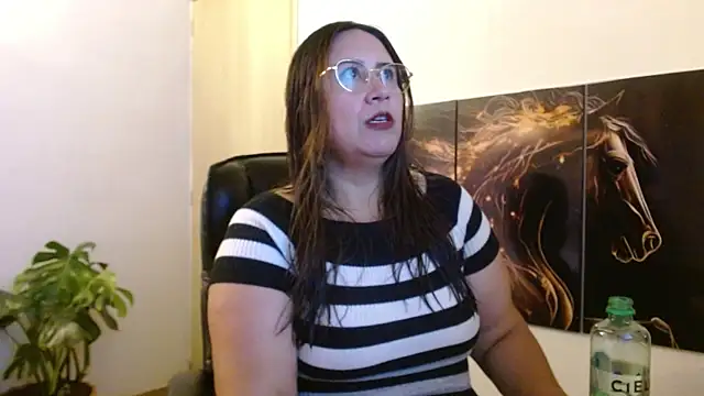 Snapshot of amalia_brunette chatting on 04/17/26, 09:40 amalia brunette online show from 04/17/26, 09:40