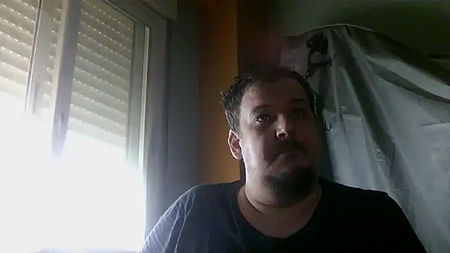 Snapshot of porkorossy chatting on 04/18/26, 07:01 porkorossy online show from 04/18/26, 07:01