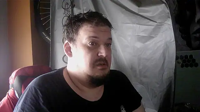 Snapshot of porkorossy chatting on 04/21/26, 07:25 porkorossy online show from 04/21/26, 07:25