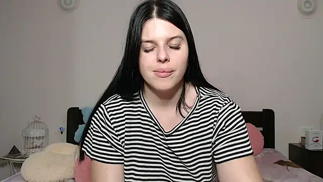 Snapshot of Annatrybebetter chatting on 09/18/25, 10:12 Annatrybebetter online show from 09/18/25, 10:12