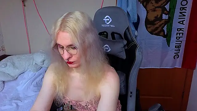 Snapshot of Lori_Myaf chatting on 03/19/26, 01:48 Lori Myaf online show from 03/19/26, 01:48