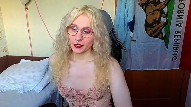 Snapshot of Lori_Myaf chatting on 03/21/26, 03:37 Lori Myaf online show from 03/21/26, 03:37