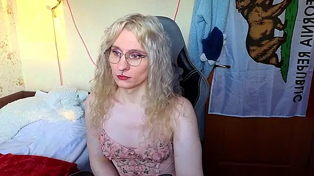 Snapshot of Lori_Myaf chatting on 03/24/26, 03:17 Lori Myaf online show from 03/24/26, 03:17