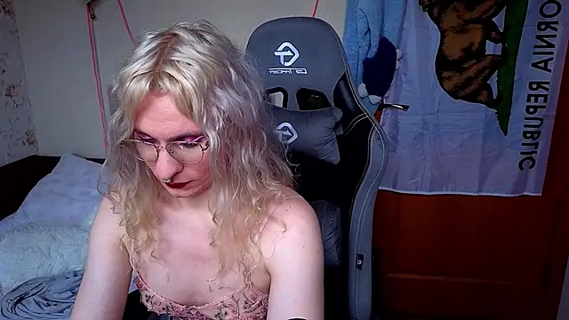 Snapshot of Lori_Myaf chatting on 03/25/26, 03:18 Lori Myaf online show from 03/25/26, 03:18