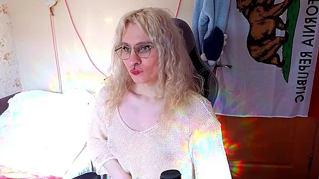 Snapshot of Lori_Myaf chatting on 03/28/26, 01:22 Lori Myaf online show from 03/28/26, 01:22