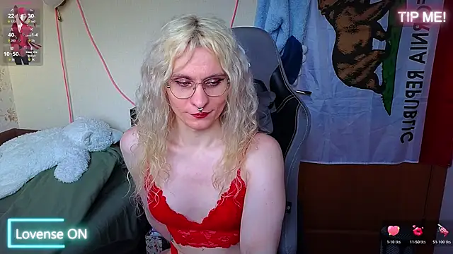 Snapshot of Lori_Myaf chatting on 04/07/26, 03:45 Lori Myaf online show from 04/07/26, 03:45