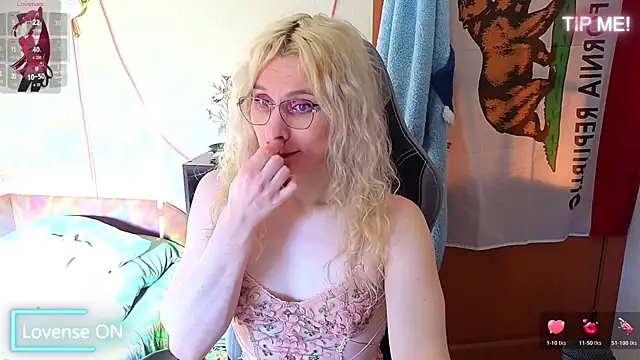 Snapshot of Lori_Myaf chatting on 04/09/26, 01:49 Lori Myaf online show from 04/09/26, 01:49