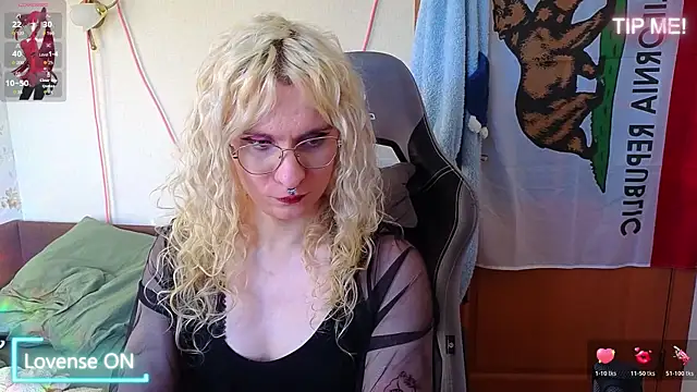 Snapshot of Lori_Myaf chatting on 04/20/26, 03:15 Lori Myaf online show from 04/20/26, 03:15