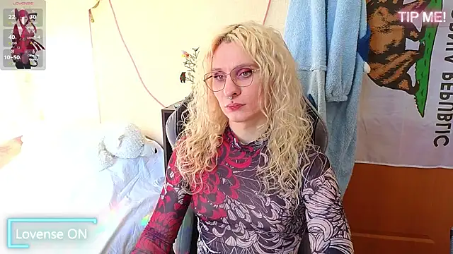 Snapshot of Lori_Myaf chatting on 04/22/26, 02:40 Lori Myaf online show from 04/22/26, 02:40