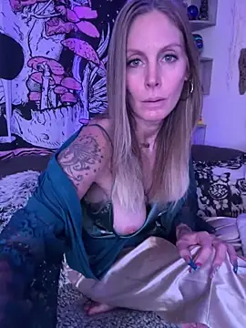 ItsDanniG online show from 01/30/25, 08:53