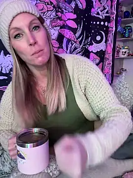 ItsDanniG online show from 03/04/25, 04:52