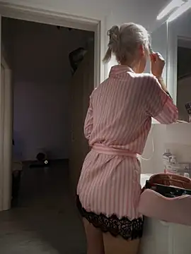 Ella Charm online show from 10/31/25, 04:52