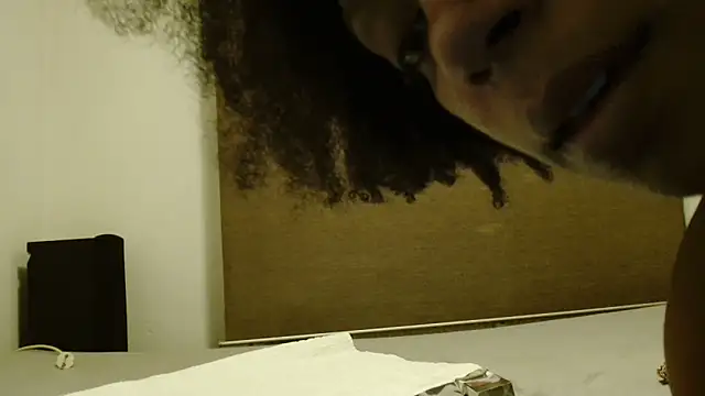 Snapshot of ROXYNL chatting on 01/13/25, 10:24 ROXYNL online show from 01/13/25, 10:24