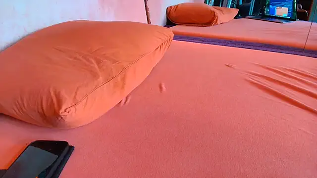 Snapshot of ROXYNL chatting on 09/21/25, 11:01 ROXYNL online show from 09/21/25, 11:01