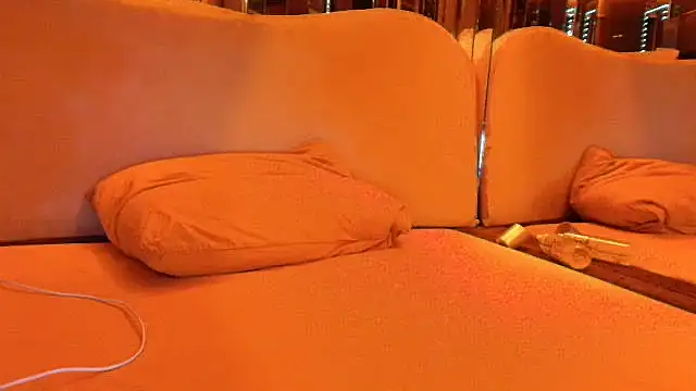 Snapshot of ROXYNL chatting on 10/03/25, 07:11 ROXYNL online show from 10/03/25, 07:11