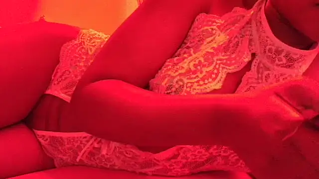 Snapshot of ROXYNL chatting on 10/17/25, 08:00 ROXYNL online show from 10/17/25, 08:00