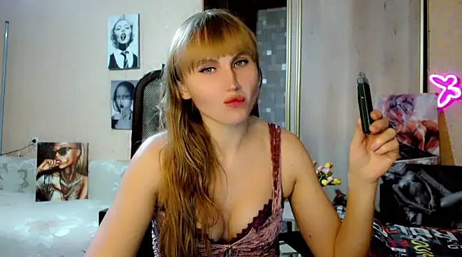 Snapshot of EveLove33 chatting on 12/01/24, 04:40 EveLove33 online show from 12/01/24, 04:40