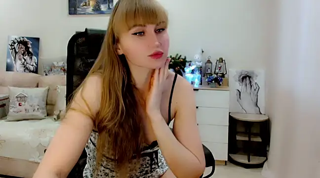 Snapshot of EveLove33 chatting on 02/19/25, 05:05 EveLove33 online show from 02/19/25, 05:05