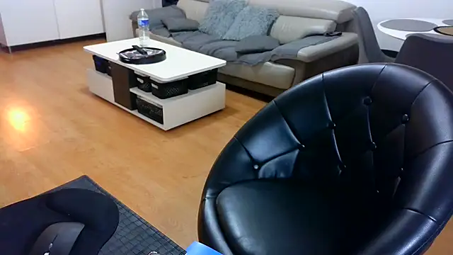 sarametisse26 online show from 12/17/25, 07:14