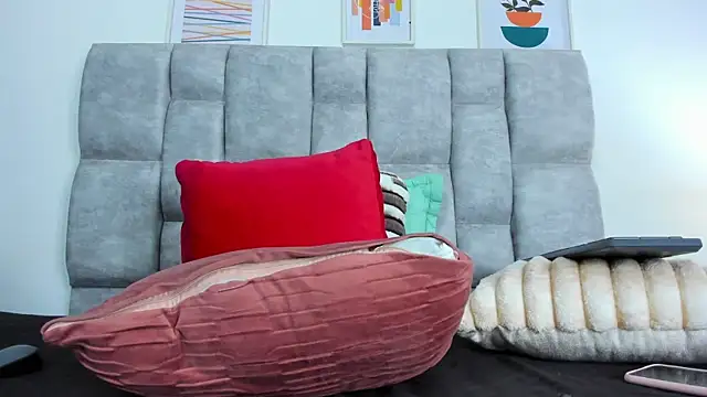 TiffanyFox1 online show from 03/30/26, 09:21