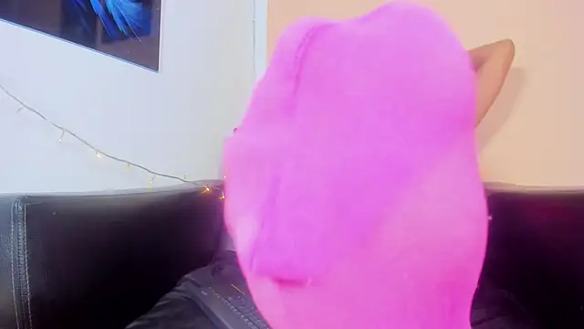 BRITANY WELLS  online show from 12/18/25, 12:33