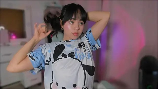 Snapshot of Olivia_xd_ chatting on 03/06/25, 05:57 Olivia xd online show from 03/06/25, 05:57