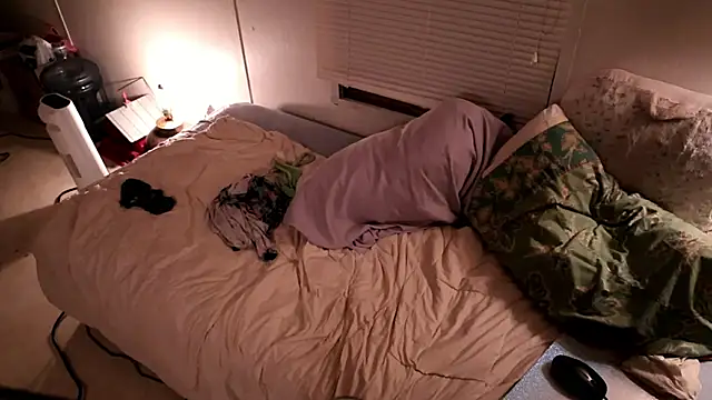 Snapshot of xxpixeyxx chatting on 09/10/25, 02:33 xxpixeyxx online show from 09/10/25, 02:33