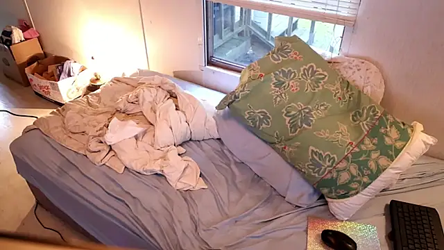 Snapshot of xxpixeyxx chatting on 09/16/25, 01:12 xxpixeyxx online show from 09/16/25, 01:12