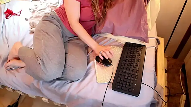 Snapshot of xxpixeyxx chatting on 09/30/25, 04:23 xxpixeyxx online show from 09/30/25, 04:23