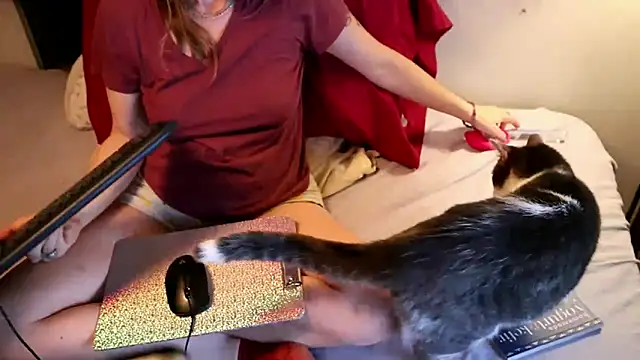 Snapshot of xxpixeyxx chatting on 10/13/25, 02:44 xxpixeyxx online show from 10/13/25, 02:44