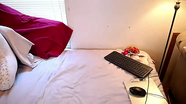 Snapshot of xxpixeyxx chatting on 10/13/25, 02:50 xxpixeyxx online show from 10/13/25, 02:50