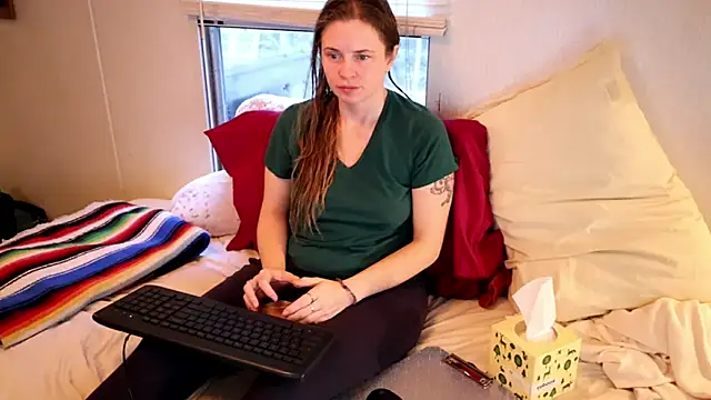 Snapshot of xxpixeyxx chatting on 11/02/25, 01:35 xxpixeyxx online show from 11/02/25, 01:35