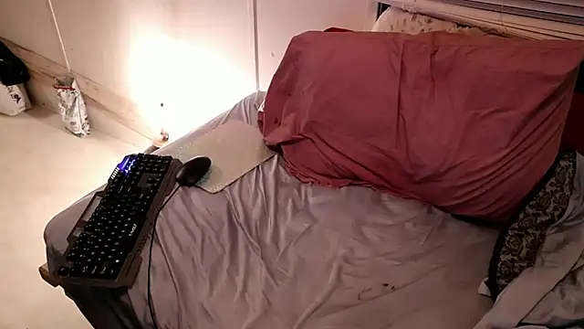 Snapshot of xxpixeyxx chatting on 11/24/25, 03:28 xxpixeyxx online show from 11/24/25, 03:28