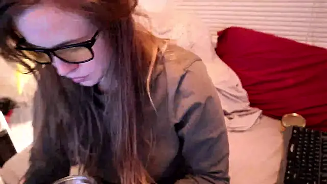 Snapshot of xxpixeyxx chatting on 12/03/25, 04:42 xxpixeyxx online show from 12/03/25, 04:42