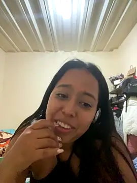 Snapshot of laila044 chatting on 10/22/25, 09:03 laila044 online show from 10/22/25, 09:03