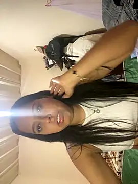 Snapshot of laila044 chatting on 10/24/25, 06:04 laila044 online show from 10/24/25, 06:04