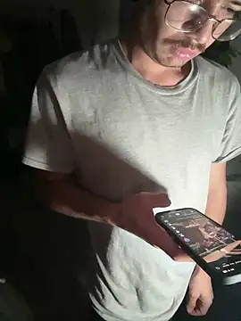 Snapshot of demonslayerr999 chatting on 09/18/25, 11:01 demonslayerr999 online show from 09/18/25, 11:01